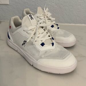 On cloud the Roger spin women’s size 8.5